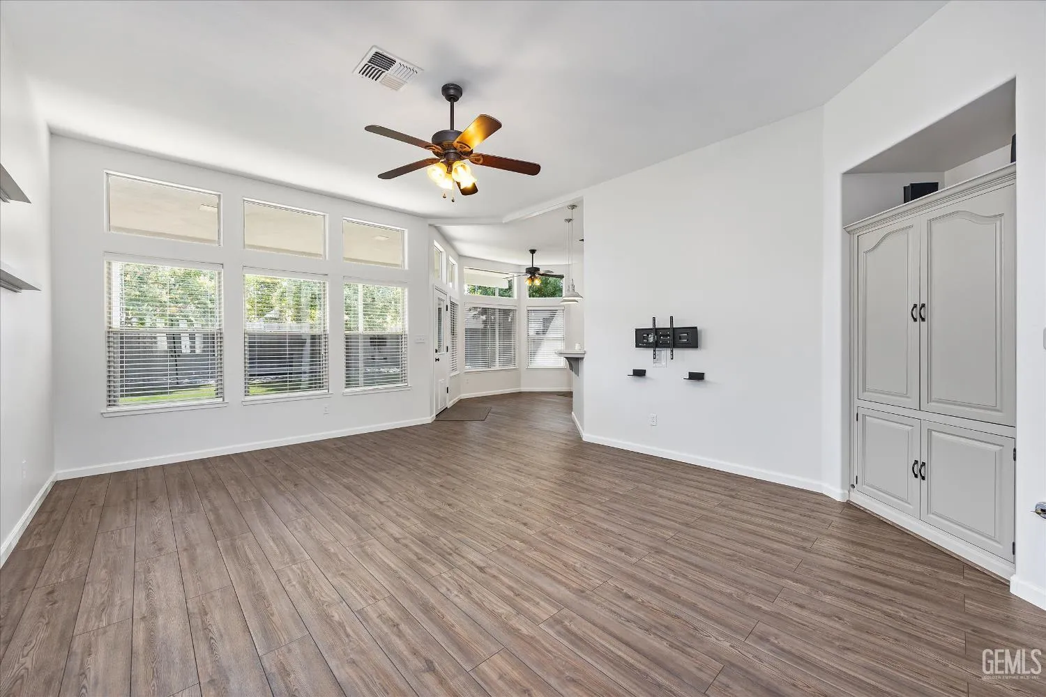 Bakersfield, California 93312, United States, 4 Bedrooms Bedrooms, ,2 BathroomsBathrooms,Residential,Active,212091