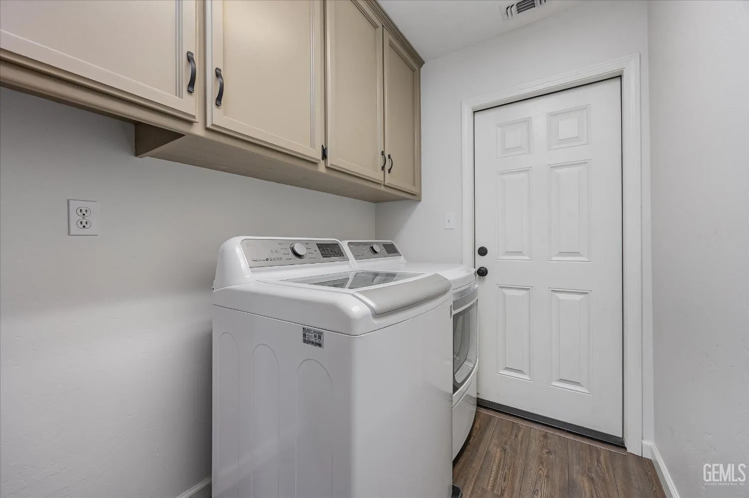 Bakersfield, California 93312, United States, 4 Bedrooms Bedrooms, ,2 BathroomsBathrooms,Residential,Active,212091