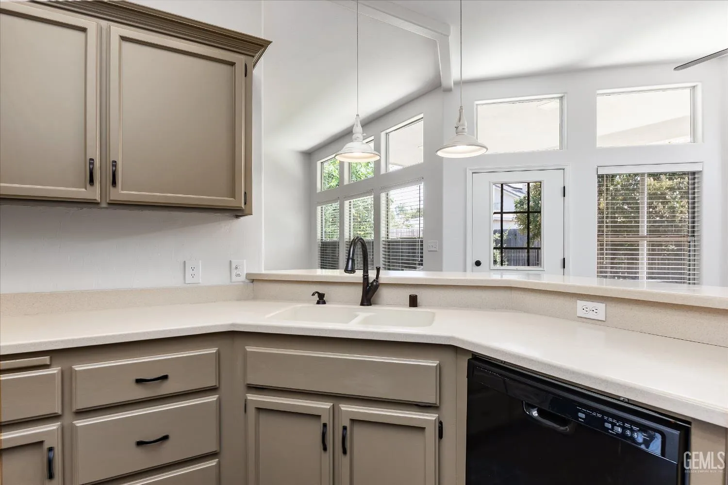 Bakersfield, California 93312, United States, 4 Bedrooms Bedrooms, ,2 BathroomsBathrooms,Residential,Active,212091