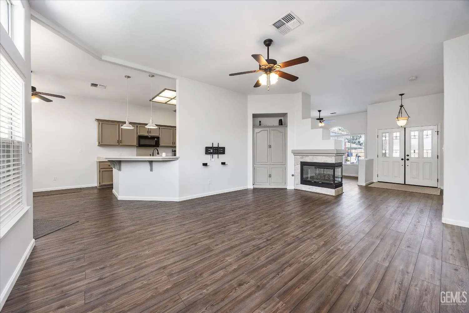 Bakersfield, California 93312, United States, 4 Bedrooms Bedrooms, ,2 BathroomsBathrooms,Residential,Active,212091