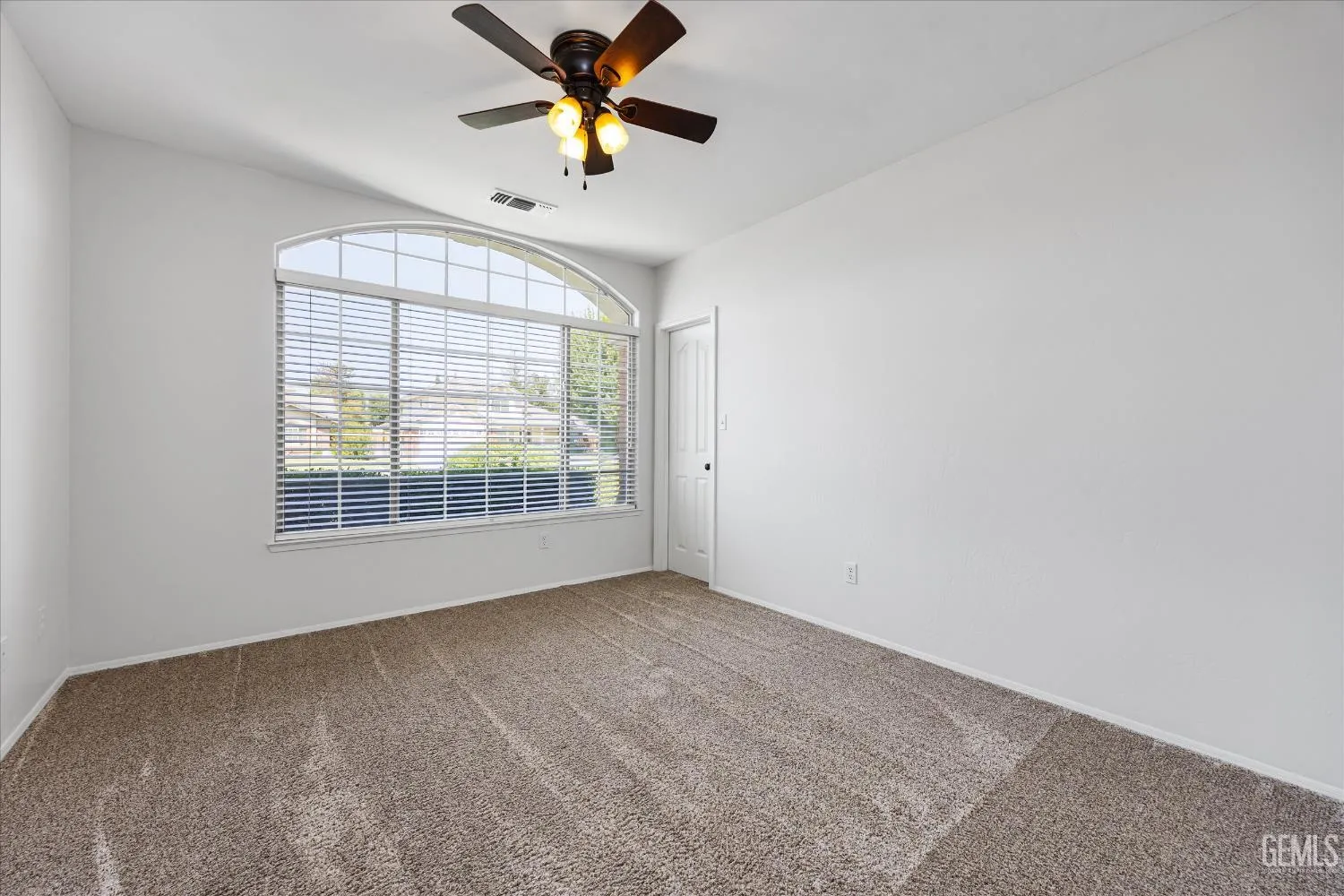 Bakersfield, California 93312, United States, 4 Bedrooms Bedrooms, ,2 BathroomsBathrooms,Residential,Active,212091