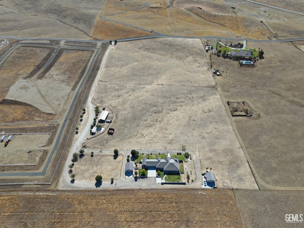 Photo of 393 Famoso Hills Drive, Bakersfield, CA 93308 (MLS # 202603709)