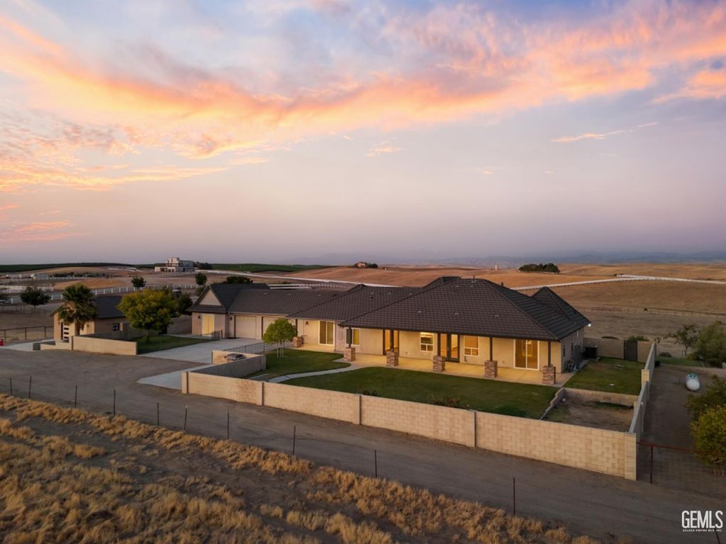 Photo of 393 Famoso Hills Drive, Bakersfield, CA 93308 (MLS # 202603709)