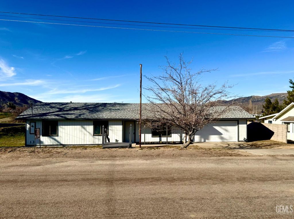 Photo of 19609 Rose Avenue, Tehachapi, CA 93561 (MLS # 202600508)