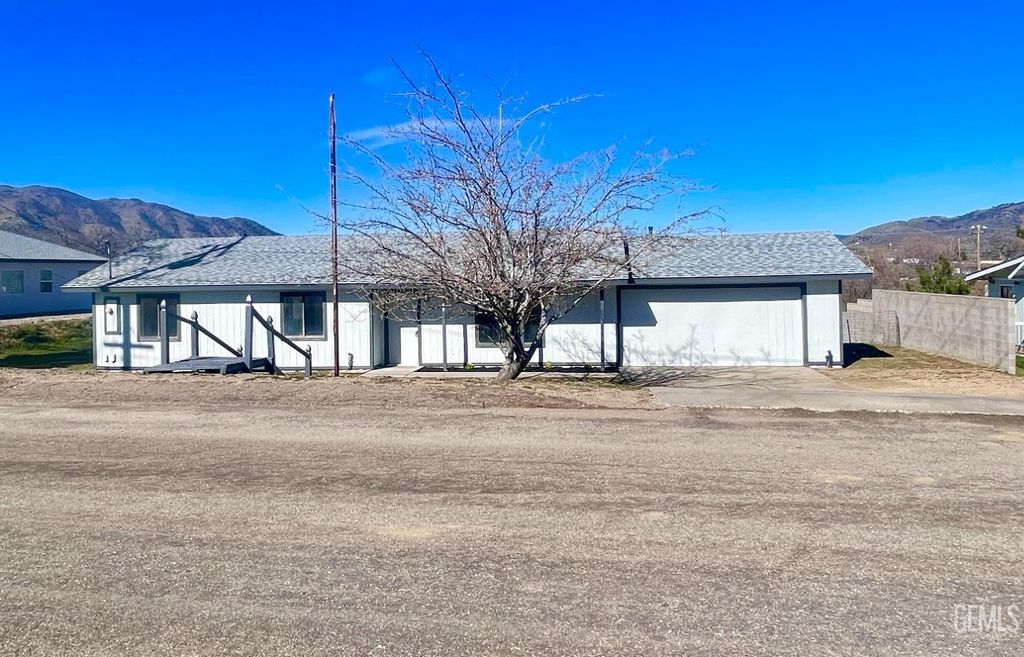 Photo of 19609 Rose Avenue, Tehachapi, CA 93561 (MLS # 202600508)