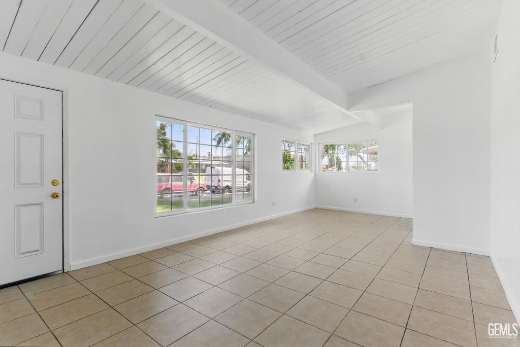 Photo of 2804 Haley Street, Bakersfield, CA 93305 (MLS # 202511225)
