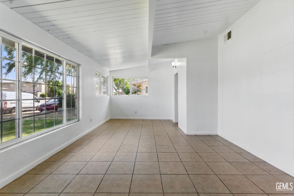 Photo of 2804 Haley Street, Bakersfield, CA 93305 (MLS # 202511225)