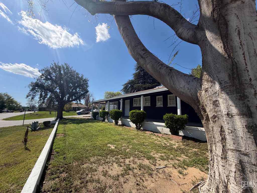 Photo of 2800 Skyline Blvd Blvd, Bakersfield, CA 93305 (MLS # 202602375)