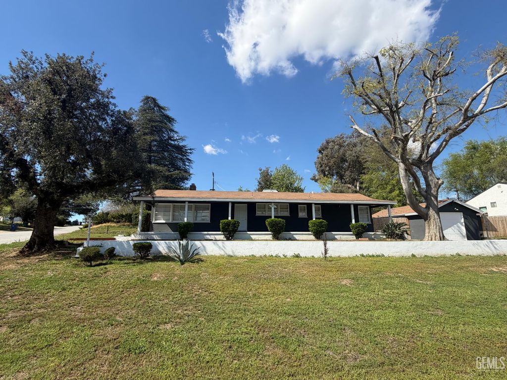 Photo of 2800 Skyline Blvd Blvd, Bakersfield, CA 93305 (MLS # 202602375)