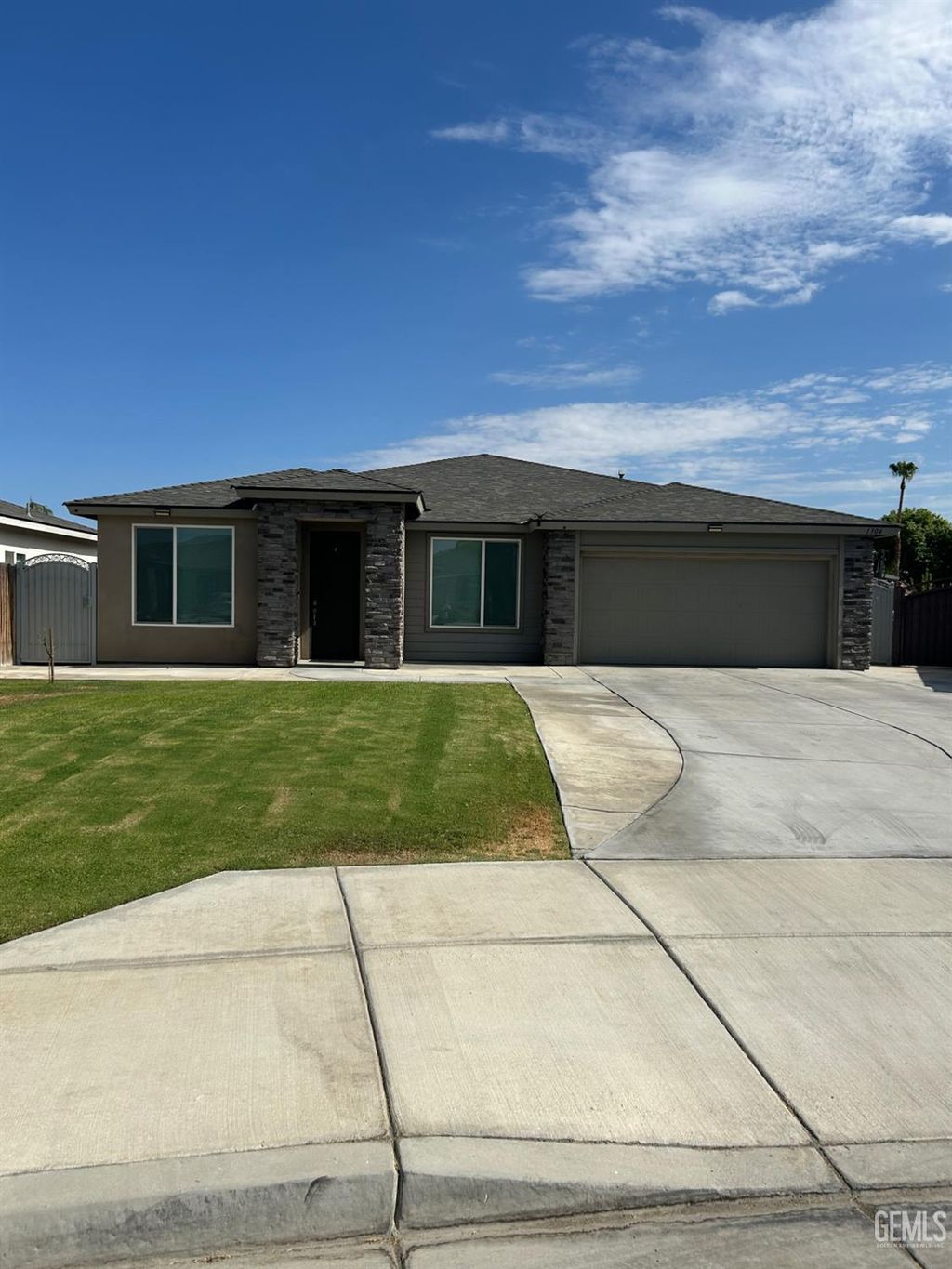 Photo of 1304 Alder Glen Street, Bakersfield, CA 93307 (MLS # 202607819)