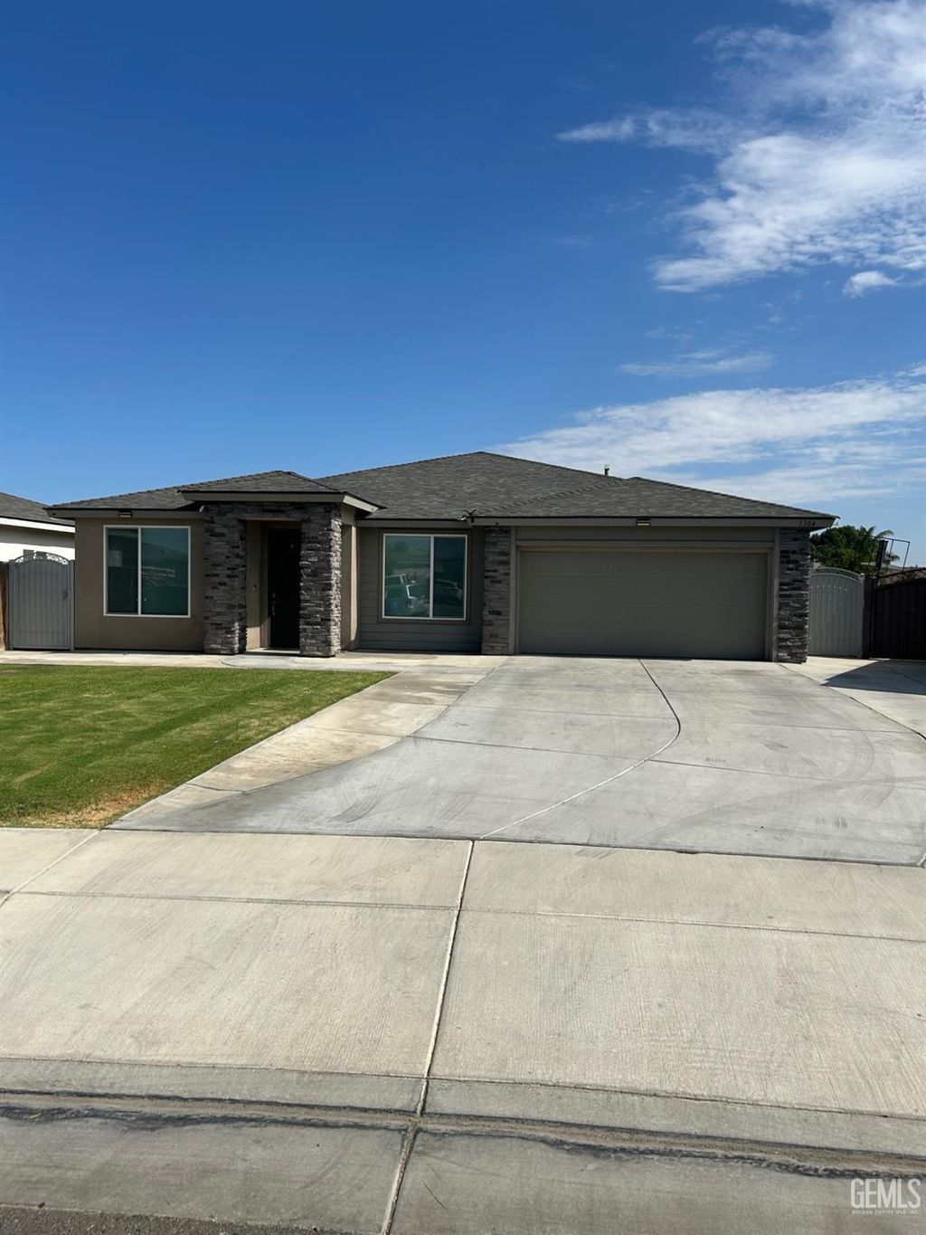 Photo of 1304 Alder Glen Street, Bakersfield, CA 93307 (MLS # 202607819)