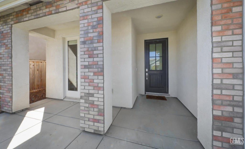 Photo of 9005 Pine Breeze Lane, Shafter, CA 93263 (MLS # 202610048)