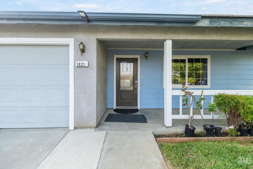 Photo of 1021 Princeton Avenue, Lindsay, CA 93247 (MLS # 202511171)