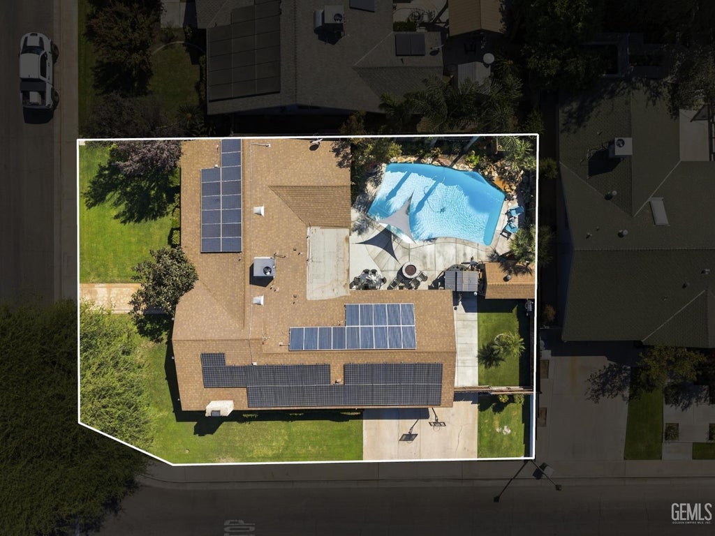 Photo of 605 Hewlett Street, Bakersfield, CA 93309 (MLS # 202609896)