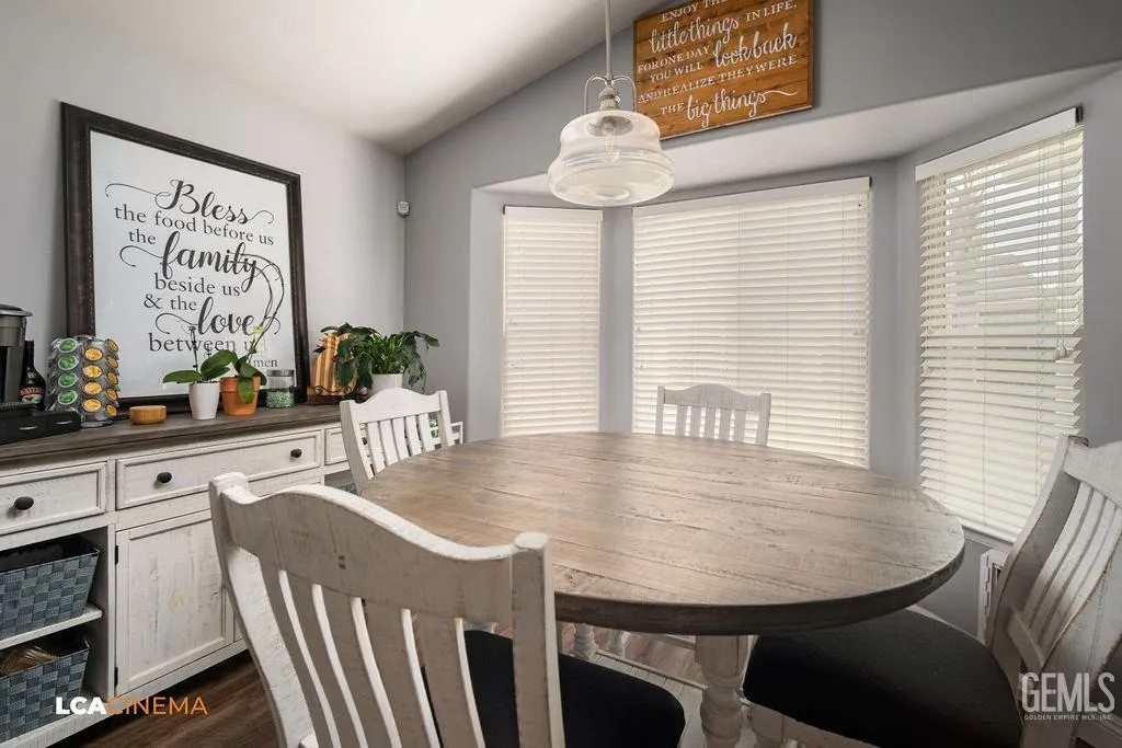 Bakersfield, California 93312, United States, 4 Bedrooms Bedrooms, ,3 BathroomsBathrooms,Residential,Active,26275