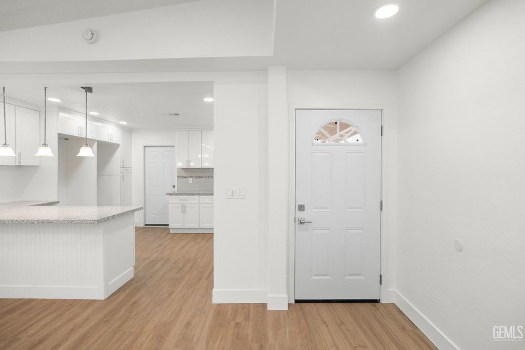 Photo of 2612 LEE Street, Bakersfield, CA 93304 (MLS # 202513113)