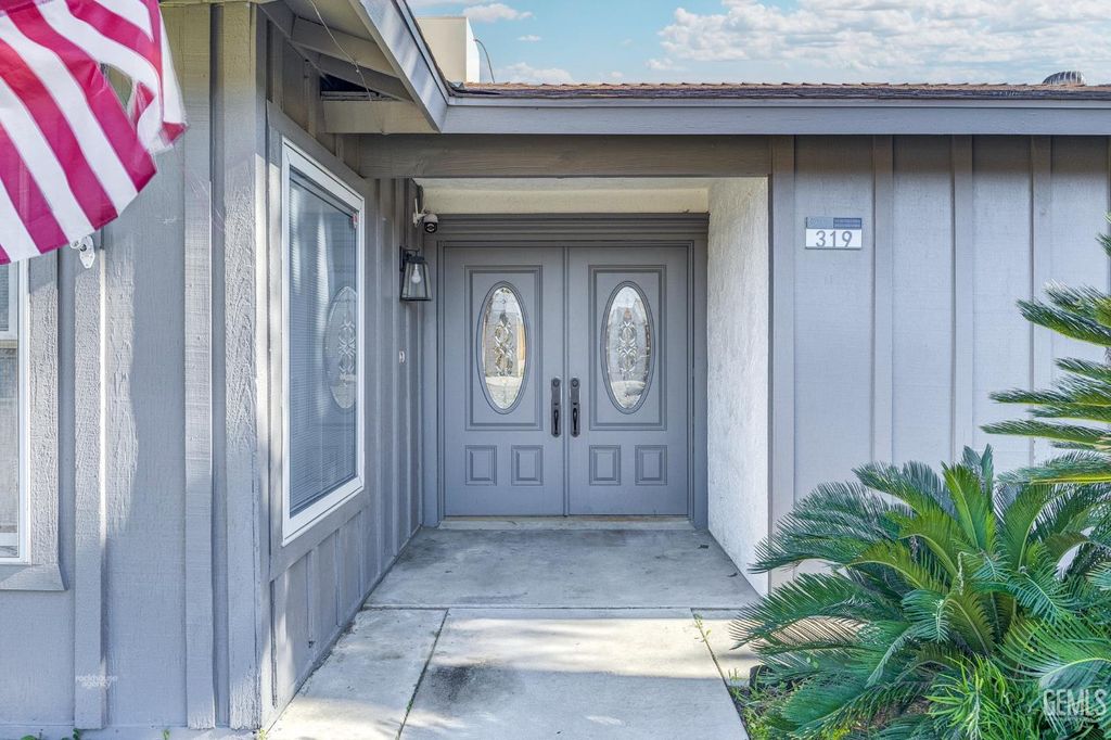 Photo of 319 Pine Drive, Taft, CA 93268 (MLS # 202601062)