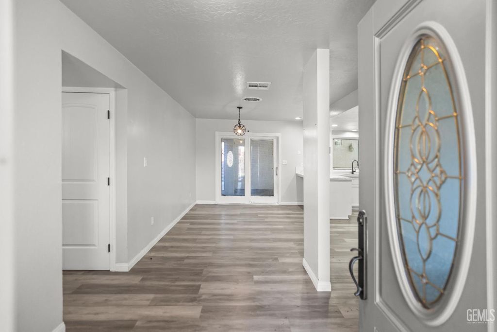 Photo of 319 Pine Drive, Taft, CA 93268 (MLS # 202601062)