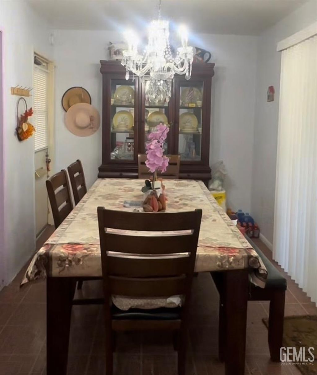 Photo of 913 CHERRY HILLS Drive, Bakersfield, CA 93309 (MLS # 202603742)