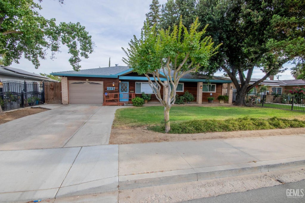 Photo of 2237 Poso Drive, Wasco, CA 93280 (MLS # 202609677)