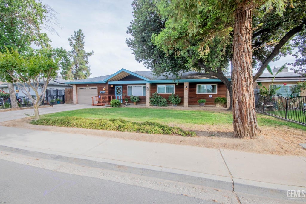 Photo of 2237 Poso Drive, Wasco, CA 93280 (MLS # 202609677)