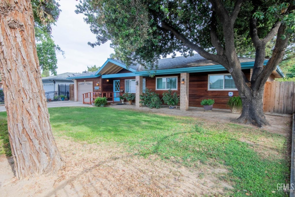 Photo of 2237 Poso Drive, Wasco, CA 93280 (MLS # 202609677)