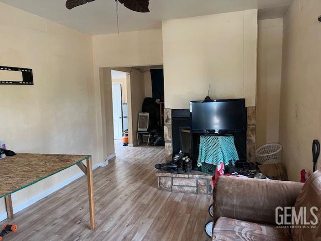 Photo of 419 Mary Street, Maricopa, CA 93252 (MLS # 202602795)