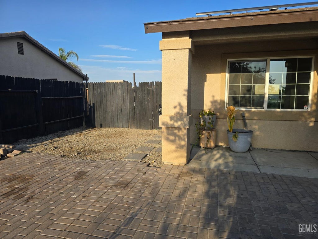 Photo of 6100 Walkabout Drive, Bakersfield, CA 93307 (MLS # 202609854)