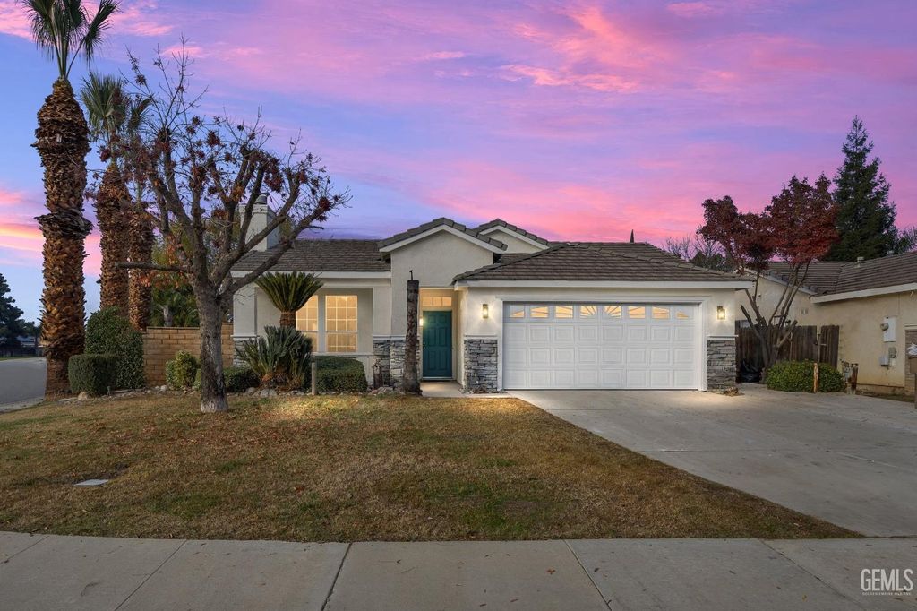 Photo of 8510 Mainsail Drive, Bakersfield, CA 93312 (MLS # 202600377)