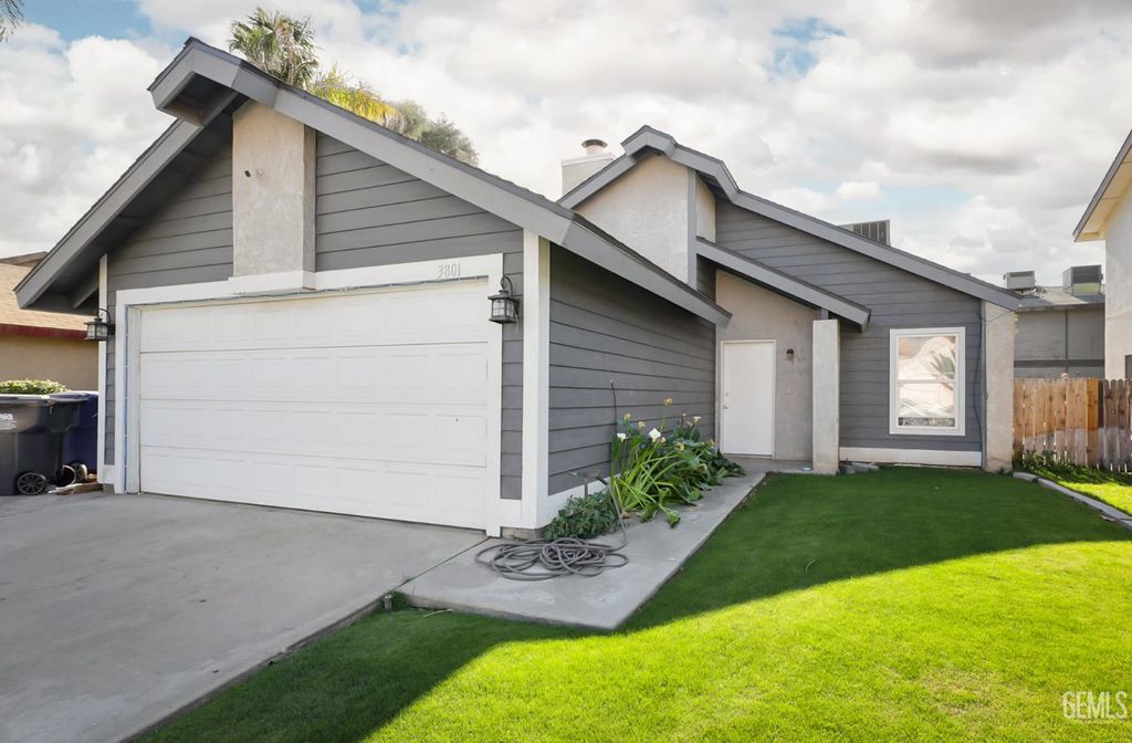 Photo of 3801 Cypress Glen Boulevard, Bakersfield, CA 93309 (MLS # 202605954)