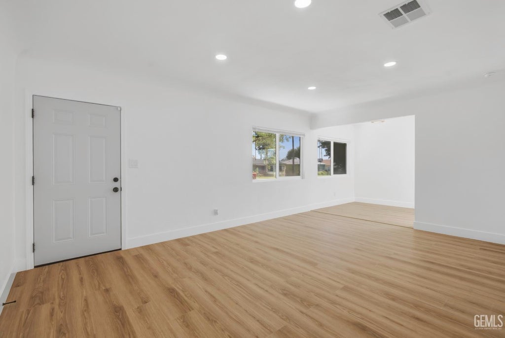 Photo of 610 Arvin Street, Bakersfield, CA 93308 (MLS # 202610313)