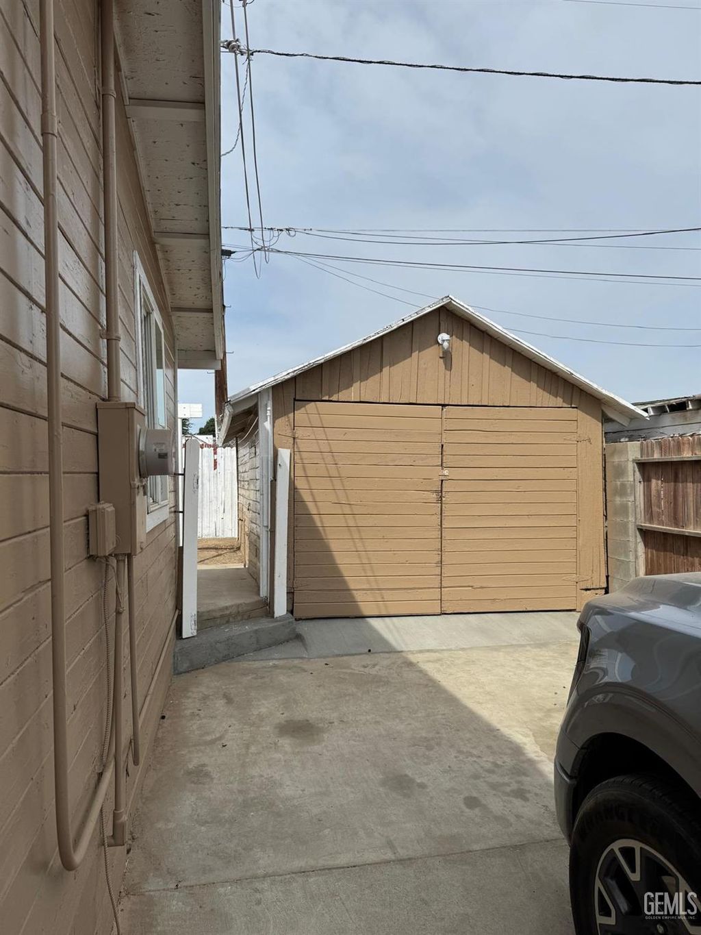 Photo of 119 Rose Avenue, Taft, CA 93268 (MLS # 202604083)