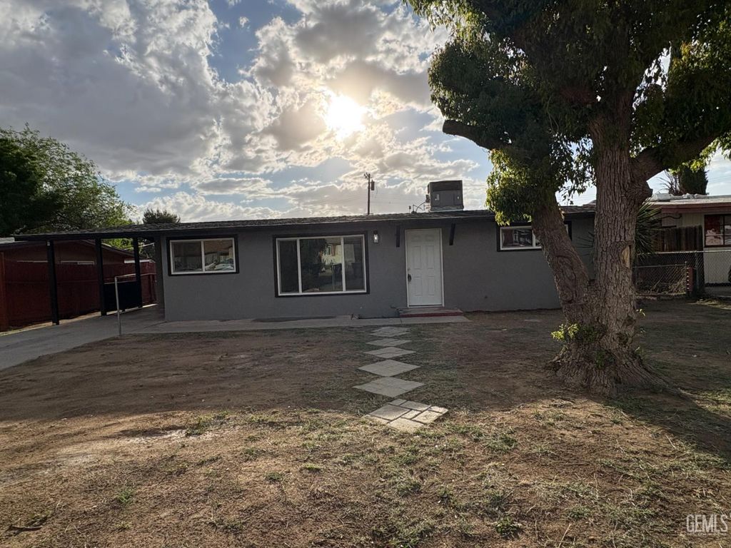 Photo of 714 Greenwood Drive, Bakersfield, CA 93306 (MLS # 202603876)