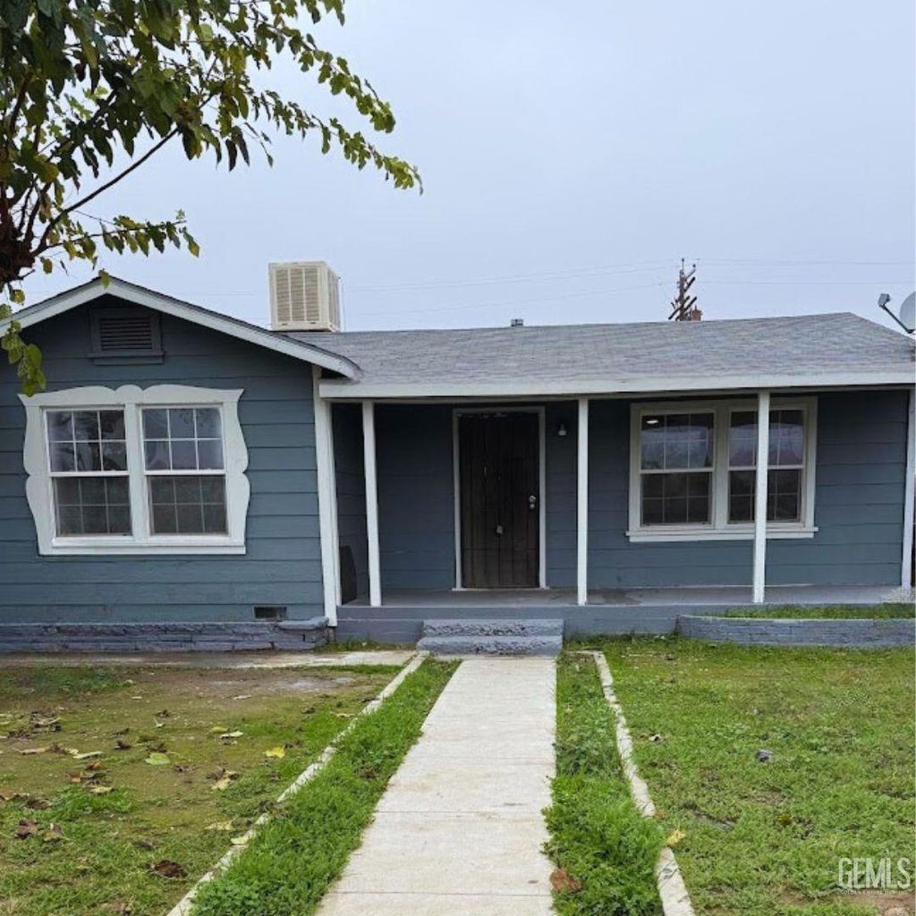 Photo of 10916 Santa Rosa Avenue Ave, Lamont, CA 93241 (MLS # 202513498)