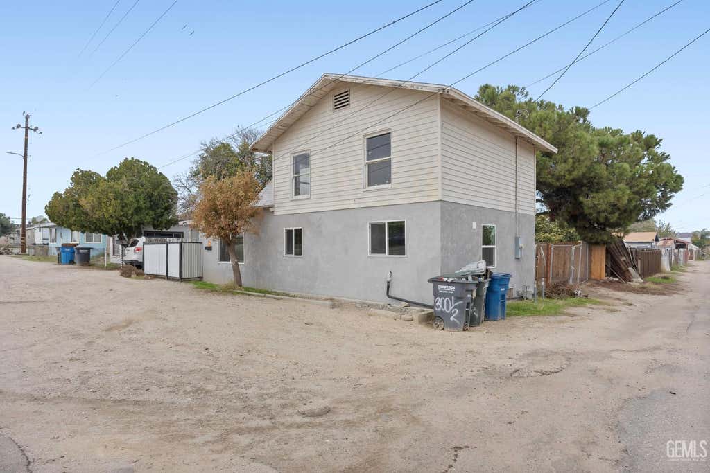 Photo of 300 Buchanan Street, Taft, CA 93268 (MLS # 202605711)