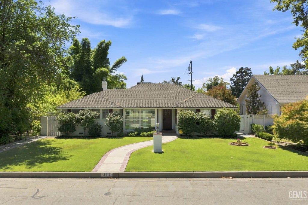 Photo of 2811 20th Street, Bakersfield, CA 93301 (MLS # 202609629)