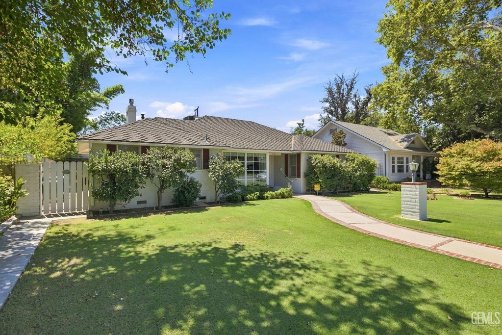 Photo of 2811 20th Street, Bakersfield, CA 93301 (MLS # 202609629)
