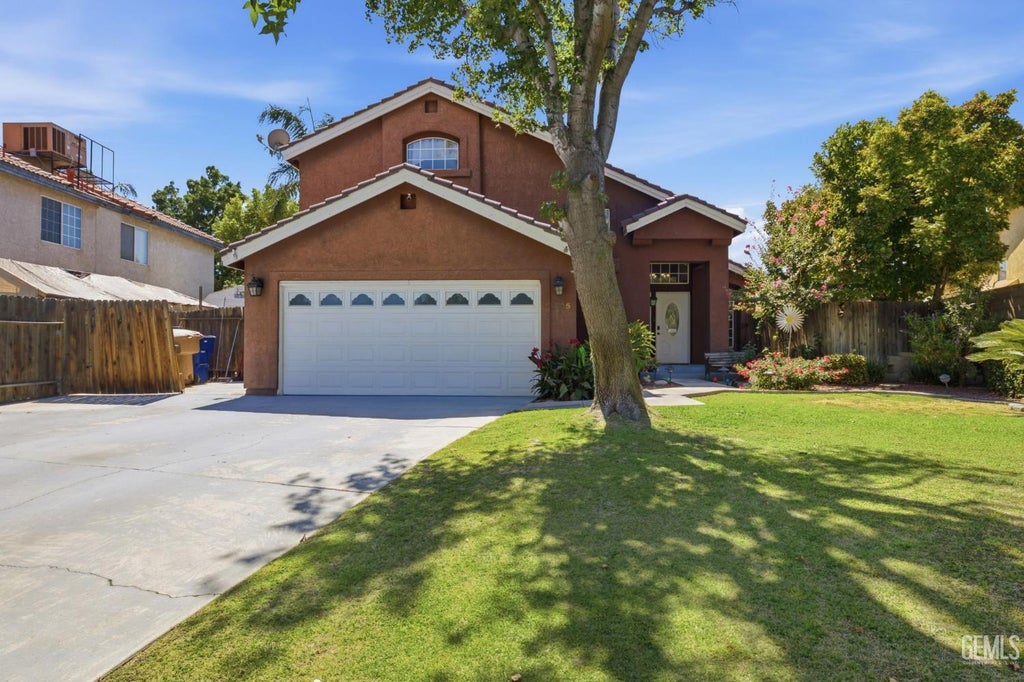 Photo of 705 Sand Creek Drive, Bakersfield, CA 93312 (MLS # 202608341)