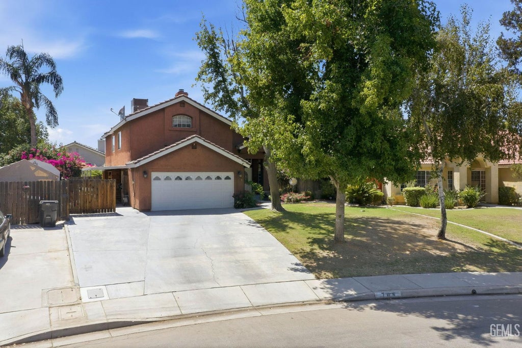 Photo of 705 Sand Creek Drive, Bakersfield, CA 93312 (MLS # 202608341)