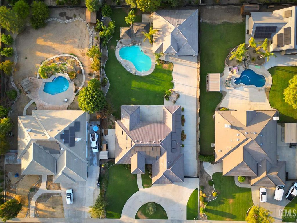 Photo of 15520 Arabella Avenue, Bakersfield, CA 93314 (MLS # 202511154)