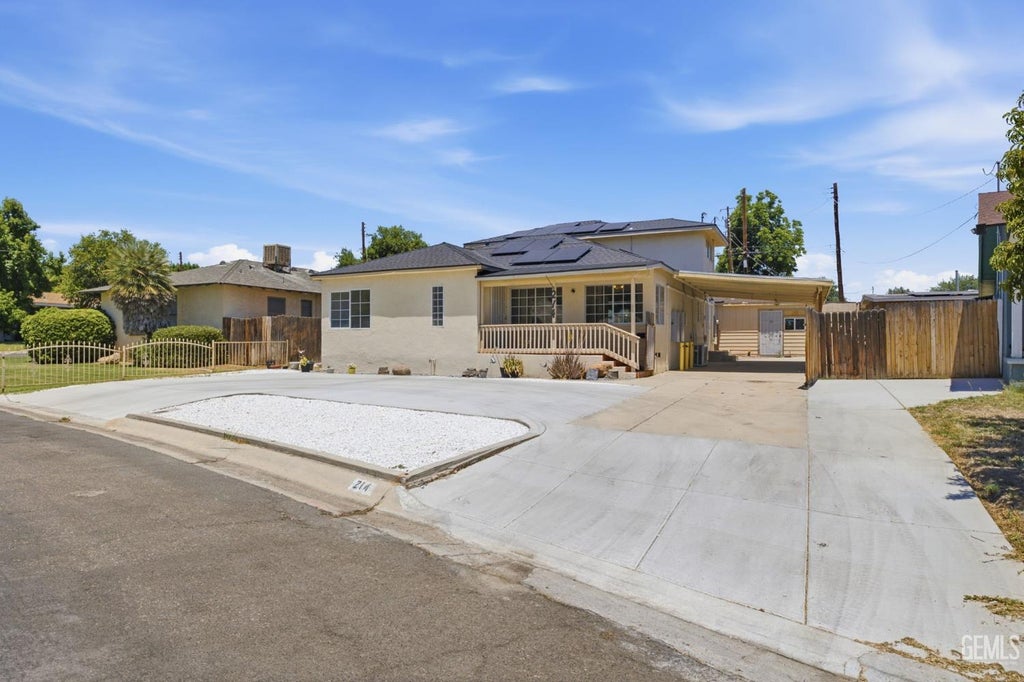 Photo of 214 LOWELL Drive, Bakersfield, CA 93308 (MLS # 202606686)