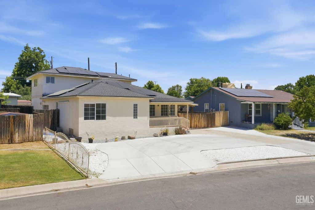 Photo of 214 LOWELL Drive, Bakersfield, CA 93308 (MLS # 202606686)