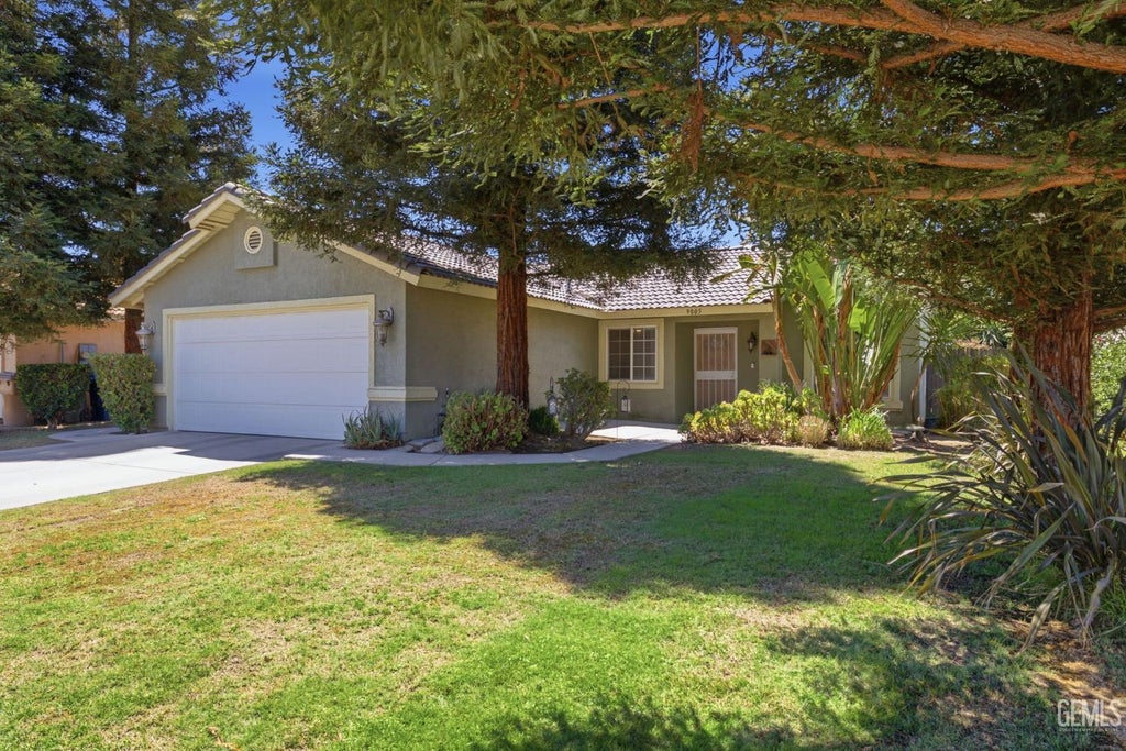 Photo of 9005 Mendocino Drive, Bakersfield, CA 93312 (MLS # 202608232)