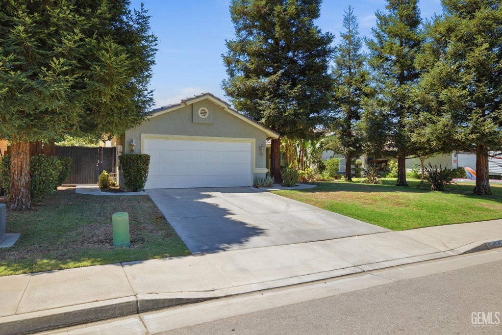 Photo of 9005 Mendocino Drive, Bakersfield, CA 93312 (MLS # 202608232)
