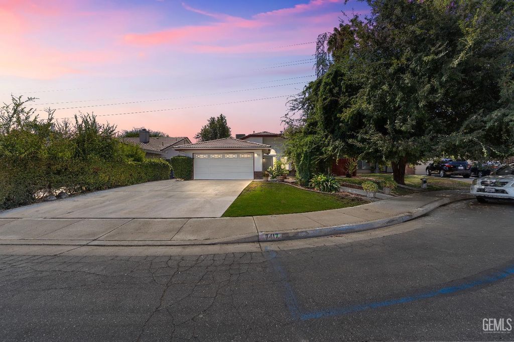 Photo of 7417 Maleta Court, Bakersfield, CA 93308 (MLS # 202510600)