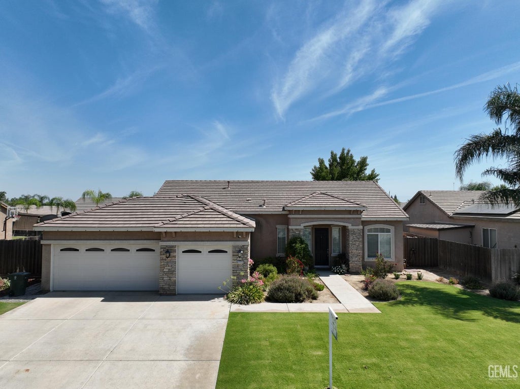 Photo of 6115 Fire Opal Drive, Bakersfield, CA 93313 (MLS # 202607867)