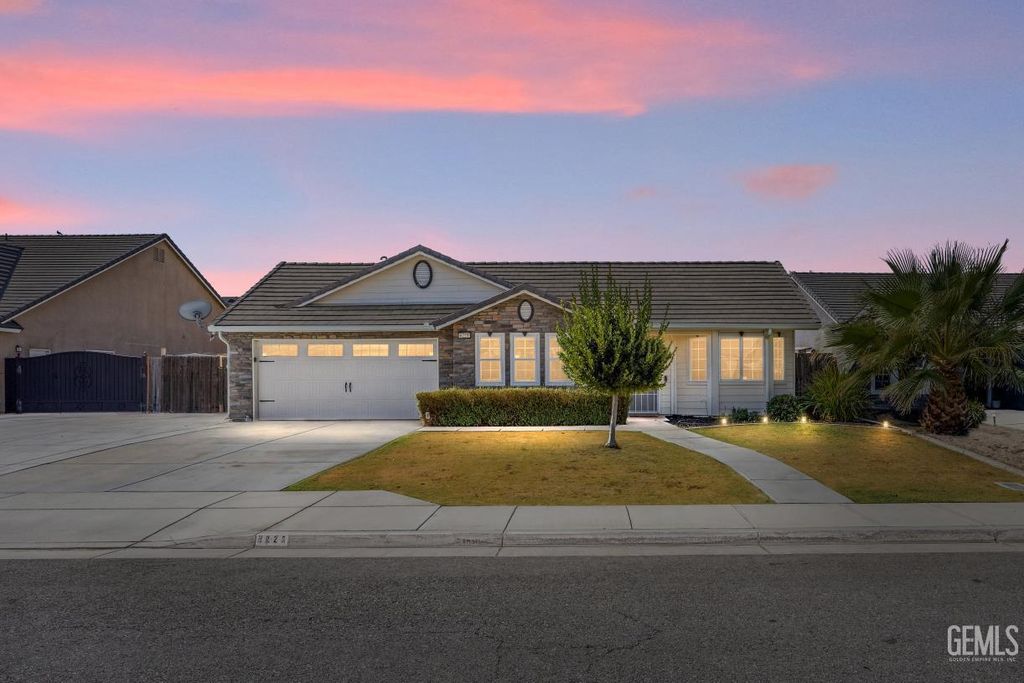 Photo of 6225 Thorton Avenue, Bakersfield, CA 93313 (MLS # 202510207)