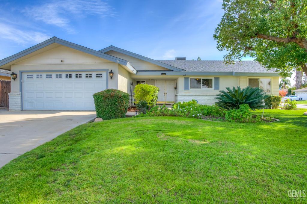 Photo of 2508 Prestwick Court, Bakersfield, CA 93309 (MLS # 202601531)