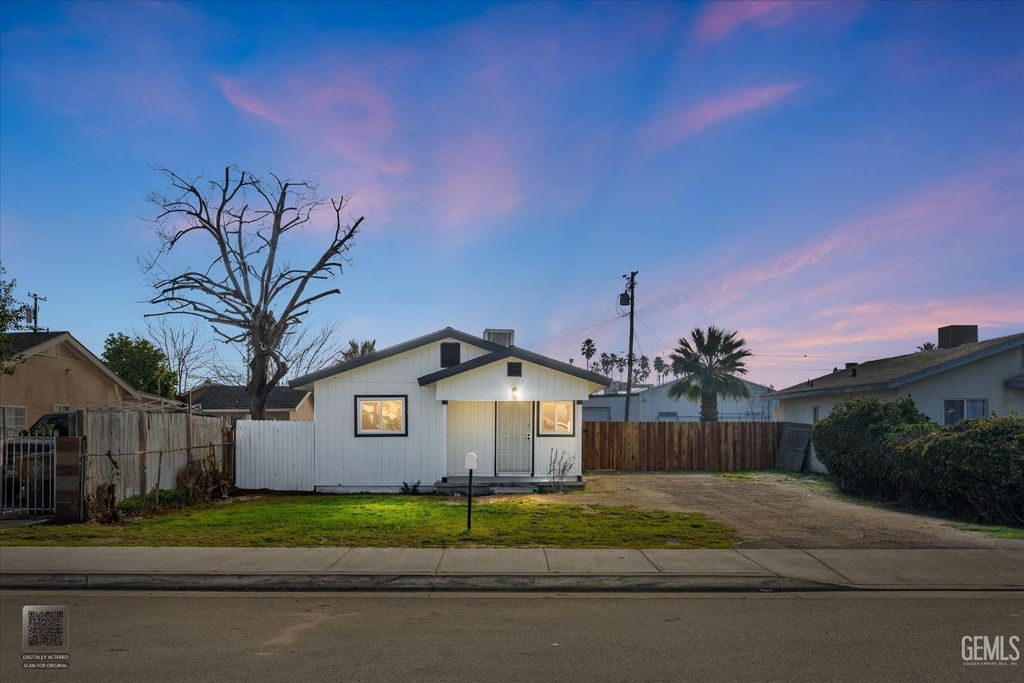 Photo of 615 Butte Street, Bakersfield, CA 93305 (MLS # 202600985)