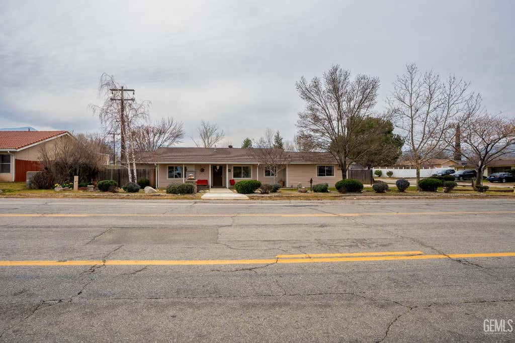 Photo of 21621 Golden Hills Boulevard, Tehachapi, CA 93561 (MLS # 202608636)
